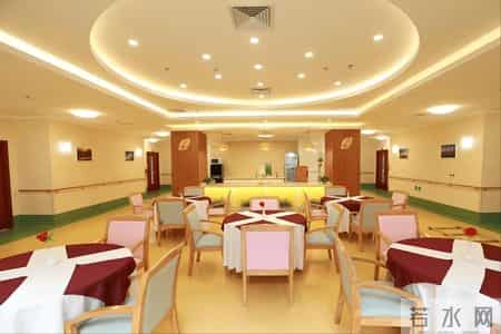 437步到餐厅！养老院设计反人性，老人刚需被硬件升级忽略