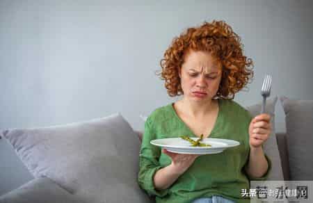 维生素千万别乱吃！吃多了可能中毒、肝损伤，尤其是2种维生素！