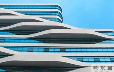 从年薪百万到焦虑谋生：35 岁产品经理的警钟，大厂外的生存逻辑