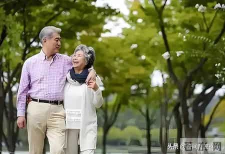 发现一个扎心的真相：很多八九十岁的老人攒下的退休金