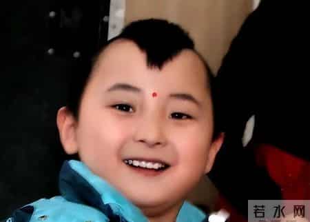 6岁上春晚年入百万，被父母“吸干血”的邓鸣贺，去世前年仅八岁