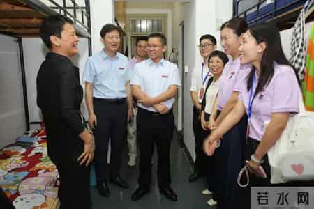 54岁“大一新生”斩获大学生职业规划大赛金奖，去年和女儿一起参加高考