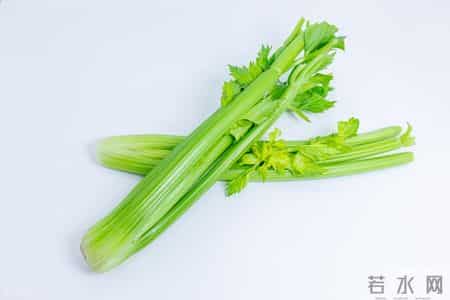 芹菜大量上市！医生再三强调：糖尿病患者吃芹菜，多注意这5点！