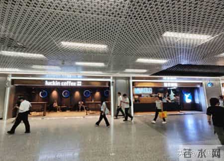 月薪3000也能轻松消费！地铁超市10元3个鲜面包，主打新鲜又便宜