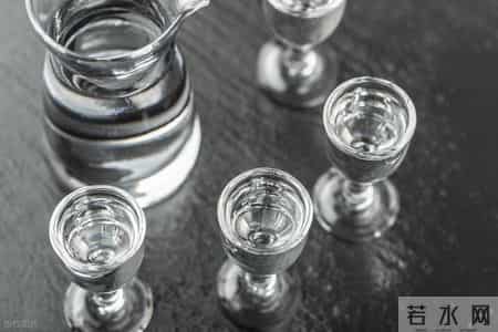 调查得出：每天都喝酒的人，大多到了50岁后，身体或有3种痛苦