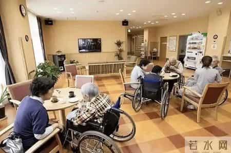 公共浴室变晾晒间？养老机构硬件过剩，背后的需求错配