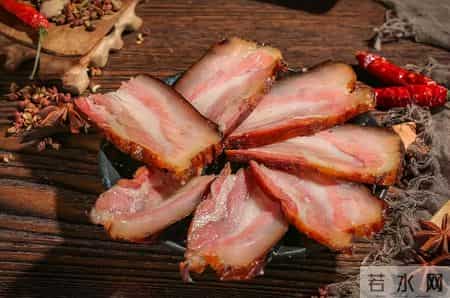 冰箱中放了1年的腊肉香肠，还能吃吗？医生：这些知识早知早受益