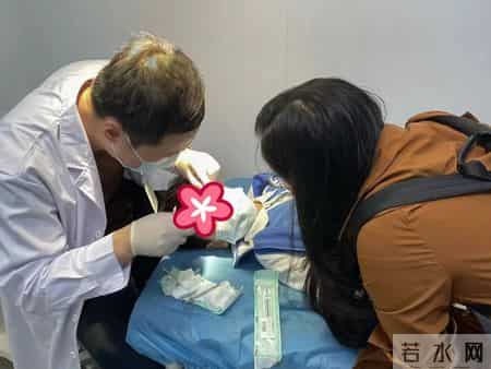 520胶水溅进孩子眼睛，妈妈30分钟救娃视力，医生：回家吧