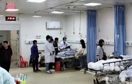 2岁宝宝发热41℃，奶奶没有立即喂退烧药，而是做了这三件事退热