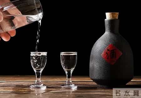 不管你信不信，男性过了55岁后，还在喝白酒，或会有这6个现状