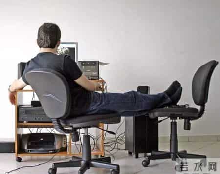 医生多次强调：最伤心脏的行为不是运动，而是频繁做这4件事！