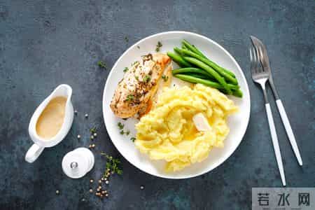 晚饭七分饱被推翻了？医生调查：过了52岁，吃饭尽量要做到这6点