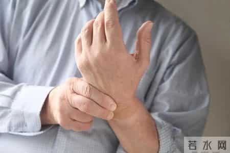 医生研究发现：每日饮酒的糖尿病人，多数临近60岁或有几种异样