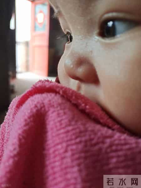 宝宝“斗鸡眼”？ 6个月是关键期，假性多能自愈，真性需早干预！