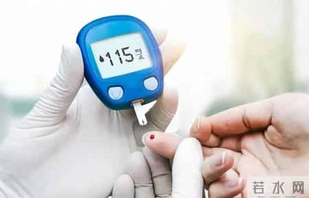 糖尿病最该戒掉的5种食物：不是馋嘴，是它们真的在“拖垮血糖”