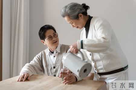 一个残忍真相：为啥很多老人到八十岁，发现子女慢慢变得不孝了？