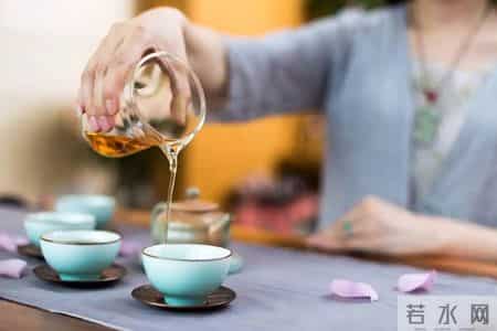 越到冬天，越要控制饮茶量？过了60岁，喝茶要改掉2个坏习惯