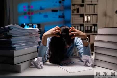 研究发现：每次睡前玩手机的人，不出几个月，睡眠或有5变化