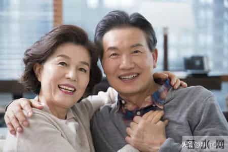 搭伙被要求AA制，61岁大妈怒斥：我有钱有房，为啥做你的免费保姆