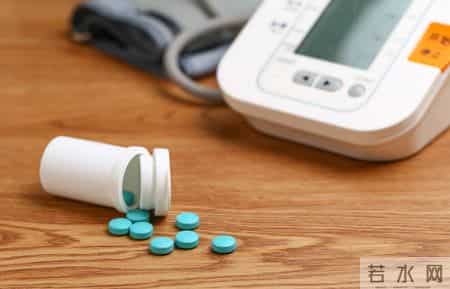 医生劝告：小寒过后，服用降压药的中老年人务必注意这6个细节