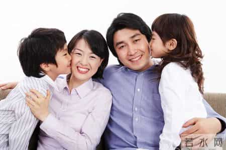 父母是孩子最好的老师，一言一行皆塑其成长。