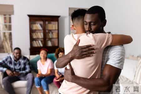 不要在小事上消耗孩子，他不会停止爱你，但他会停止爱自己。