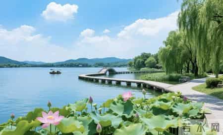 凌晨三点哺乳室，我抱着孩子流泪，丈夫在隔壁房间刷短视频笑出声