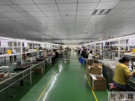 【天眼微镜头·现场直击】变压器企业转型成功，老板却发起了愁：订单再多，没工人做也是白搭｜专场招聘会解了燃眉之急