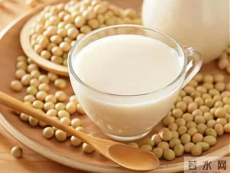 60岁广东大伯查出高血脂，经常喝无糖豆浆？医生叹息：无知害了他