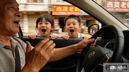 西彭外公魔性歌声火了！