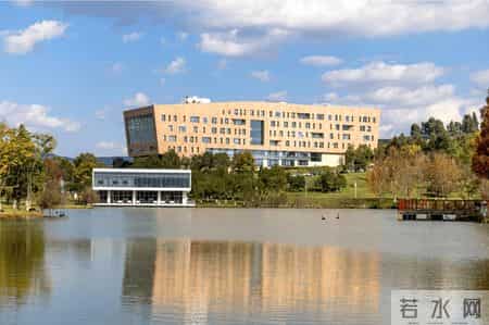 人均工资32万的公司要不要了解下？和你的工资相差多少？