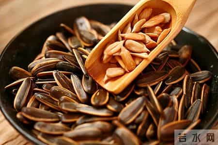 医者发现：坚果一换，每年冠心病致死少一半，这6种坚果，多吃吃