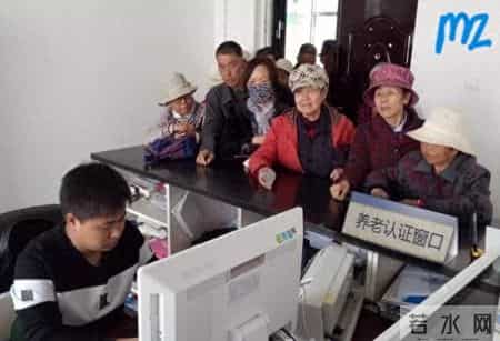 60到70岁老人注意！明年起，这三大难题将直接击碎晚年安稳