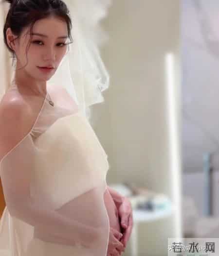 马筱梅分享孕期写真高光时刻！肚大如箩，依旧美得发光！