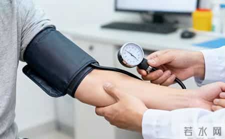 新研究：数百万人被误诊为高血压！原因竟是姿势错了