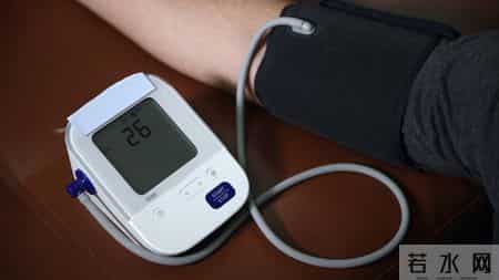 小寒过后，医生建议高血压患者：宁可天天玩手机，也别忽视这几点