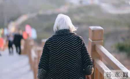 老了才懂：家有一老如有一宝，是天大谎言！80岁后，儿女慢慢嫌弃