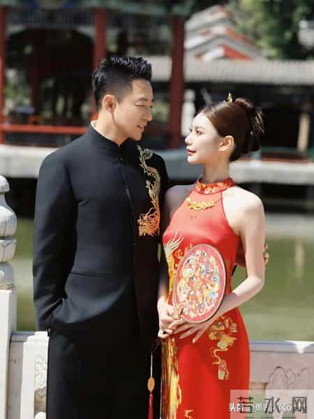 马筱梅拍孕期写真，大方露孕肚打脸喷子，肚大如箩仍貌美如花