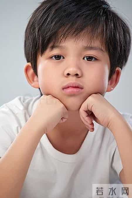 【标题】别再拿孩子和别人比了！这样做才能帮他减轻嫉妒心