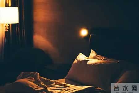 “早睡早起”过时了？医生忠告：过了65岁，睡觉尽量要做到这4点
