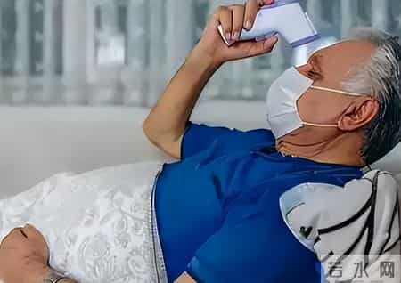 63岁老人腹泻发热，被确诊为艾滋病，经常跟女伴去跳广场舞