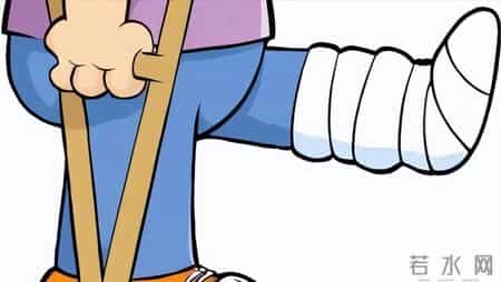 老人因钙不足骨折住院！医生提醒：平时少吃点腌菜，要多吃几物