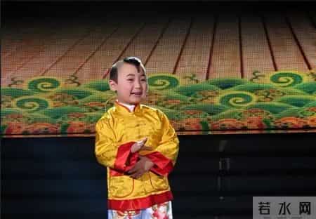 6岁上春晚年入百万，被父母“吸干血”的邓鸣贺，去世前年仅八岁