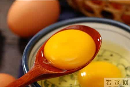 高血脂一口蛋黄不能吃？医生反复提醒：等身体出问题，后悔也晚了