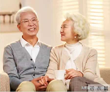 岁数越大越明白，晚年幸福不是靠子女和金钱，而是这5个关键选