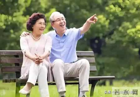 发现一个扎心的真相：很多八九十岁的老人攒下的退休金