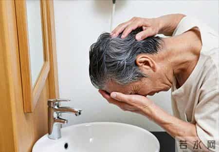 这2个时间洗头，会把阳气越洗越少，千万别不当回事！