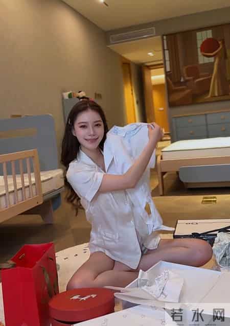 马筱梅拍孕晚期写真照，胃口好但四肢纤瘦，一顿饭五菜三汤一水果