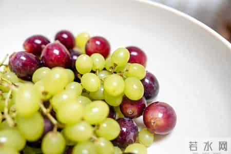 葡萄再次被热议！研究指出：甲状腺患者吃葡萄，要留意这 3 点
