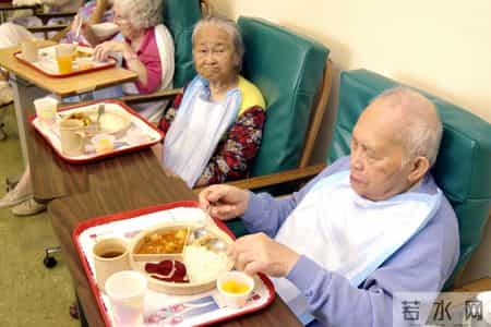 医生提醒：跟肺癌患者一起吃饭，一定要注意5件事，千万别忽视！